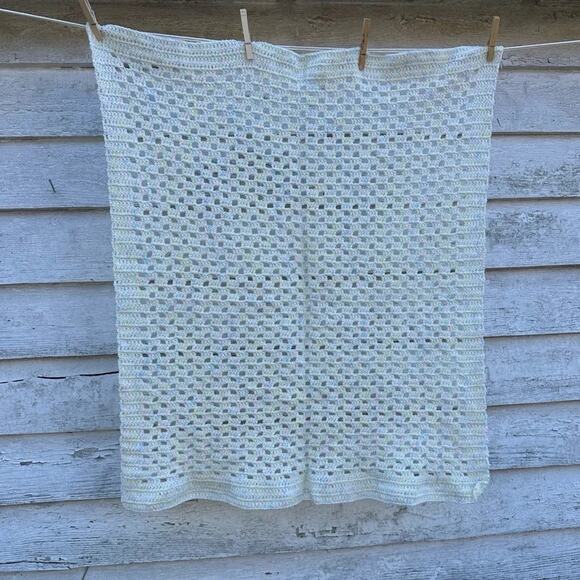 Homemade crocheted Afghan baby blanket size 28”32” - Picture 1 of 3